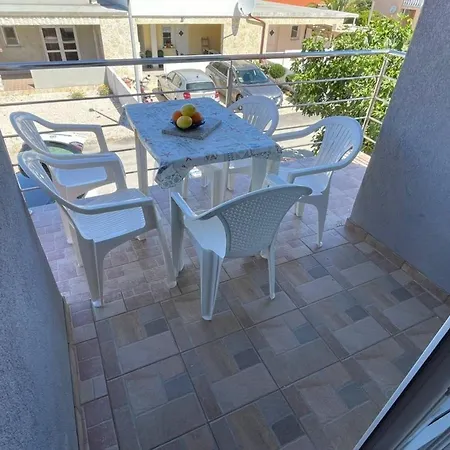 Apartment Zdenka Vir