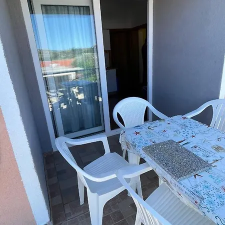Zdenka Apartment Vir
