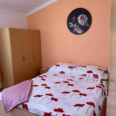 Zdenka Apartment *